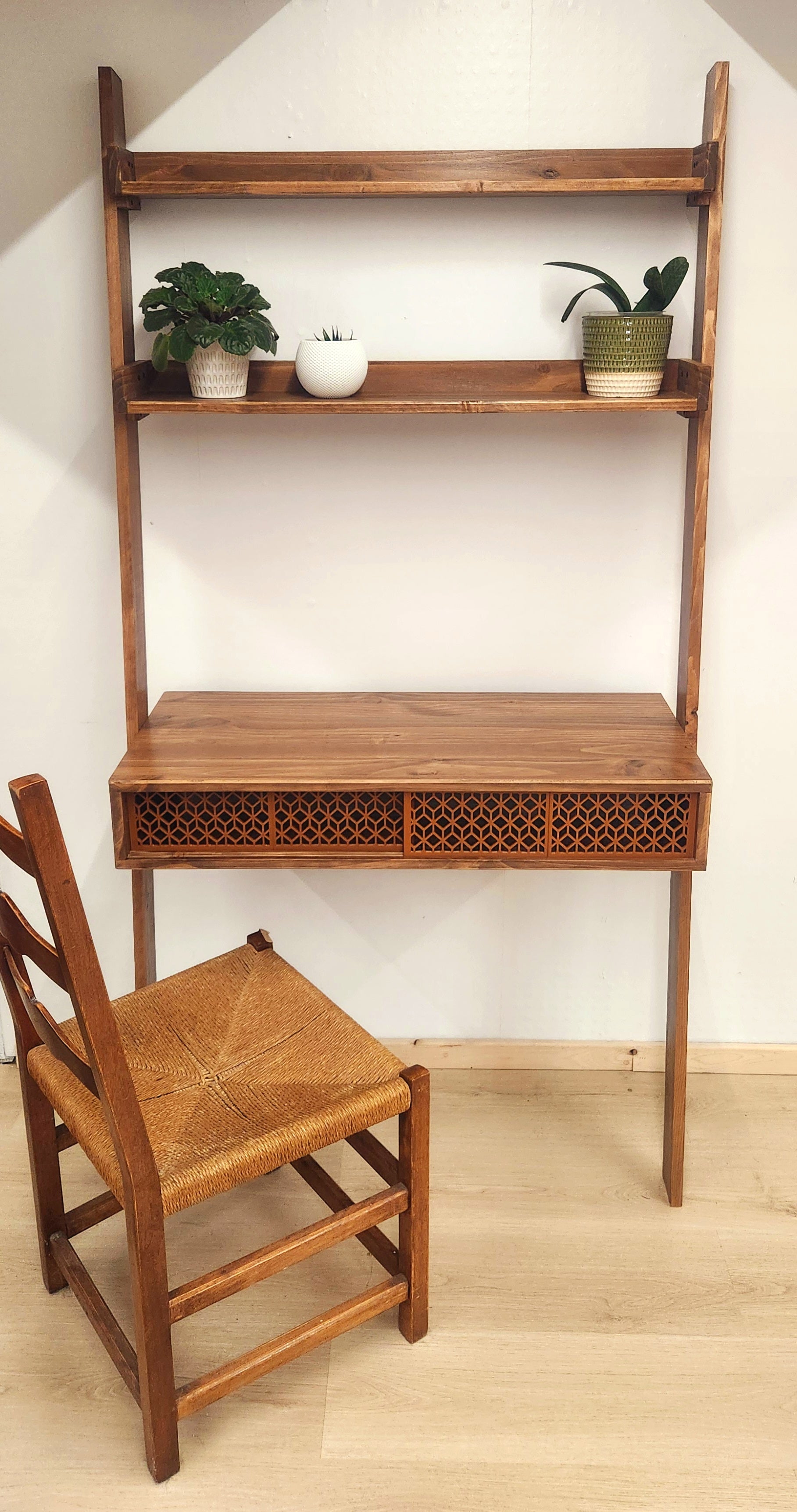 Arive LadderDesk
